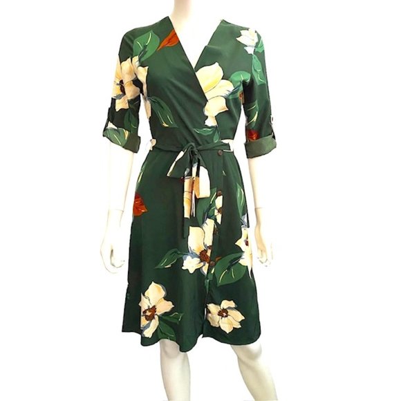 Monteau Dresses & Skirts - MONTEAU GREEN MAGNOLIA PRINT DRESS SIZE SMALL